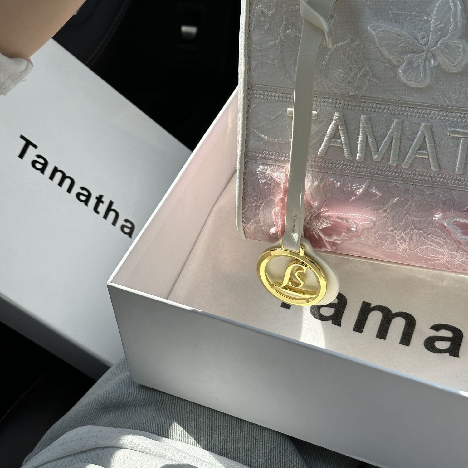 TAMATHA高級感軽豪華レースグラデーション蝶戴妃包女性2025新型手持ちシングルショルダーバッグ TAMATHA高級感軽豪華レースグラデーション蝶戴妃包女性2025新型手持ちシングルショルダーバッグ