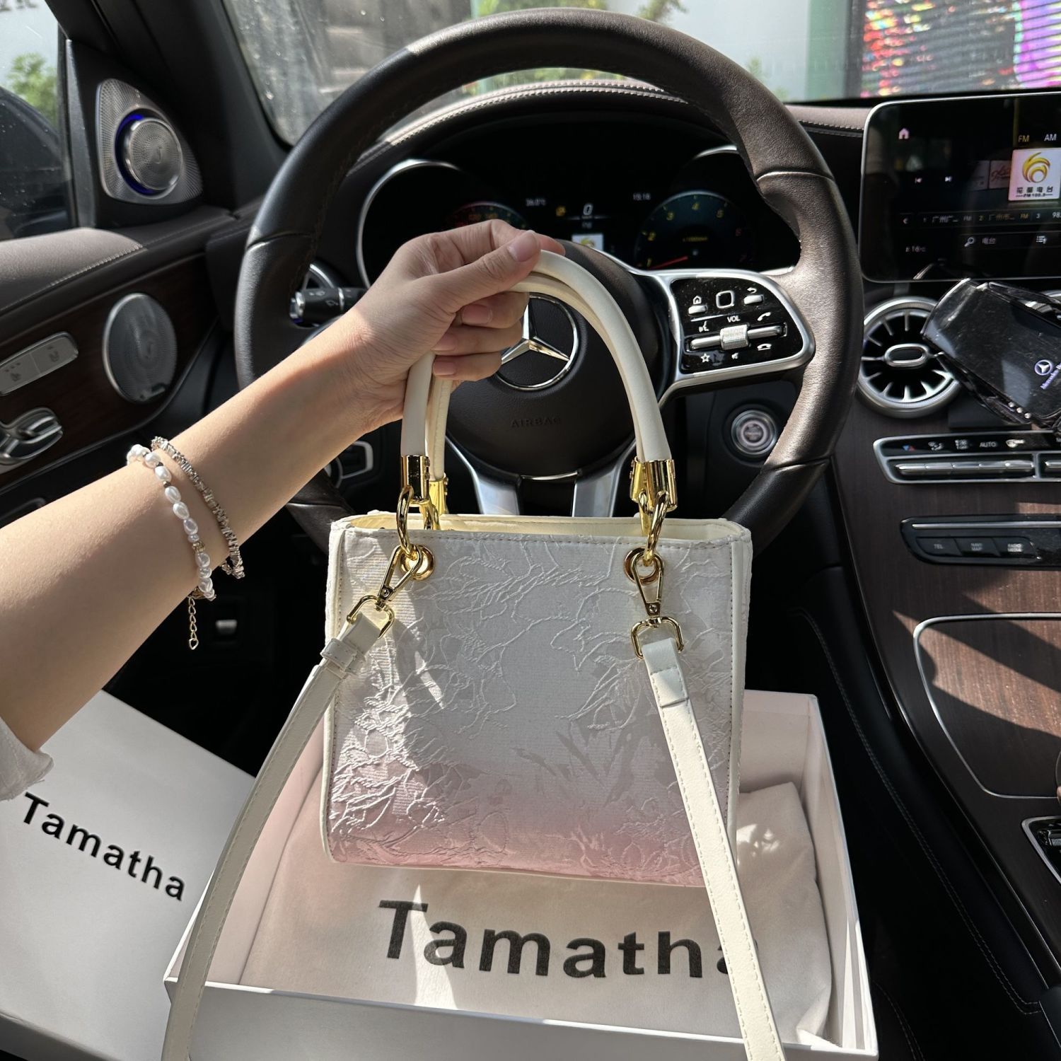 TAMATHA高級感軽豪華レースグラデーション蝶戴妃包女性2025新型手持ちシングルショルダーバッグ TAMATHA高級感軽豪華レースグラデーション蝶戴妃包女性2025新型手持ちシングルショルダーバッグ