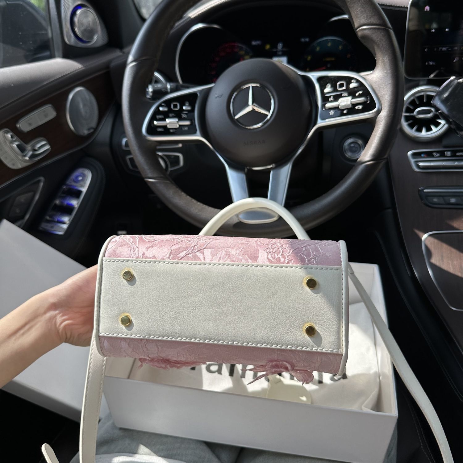 TAMATHA高級感軽豪華レースグラデーション蝶戴妃包女性2025新型手持ちシングルショルダーバッグ TAMATHA高級感軽豪華レースグラデーション蝶戴妃包女性2025新型手持ちシングルショルダーバッグ