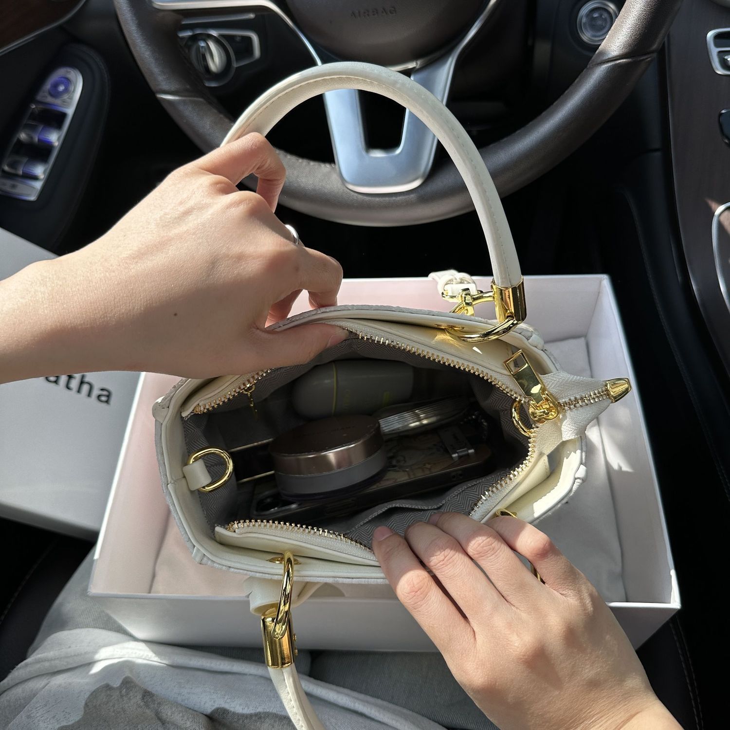 TAMATHA高級感軽豪華レースグラデーション蝶戴妃包女性2025新型手持ちシングルショルダーバッグ TAMATHA高級感軽豪華レースグラデーション蝶戴妃包女性2025新型手持ちシングルショルダーバッグ