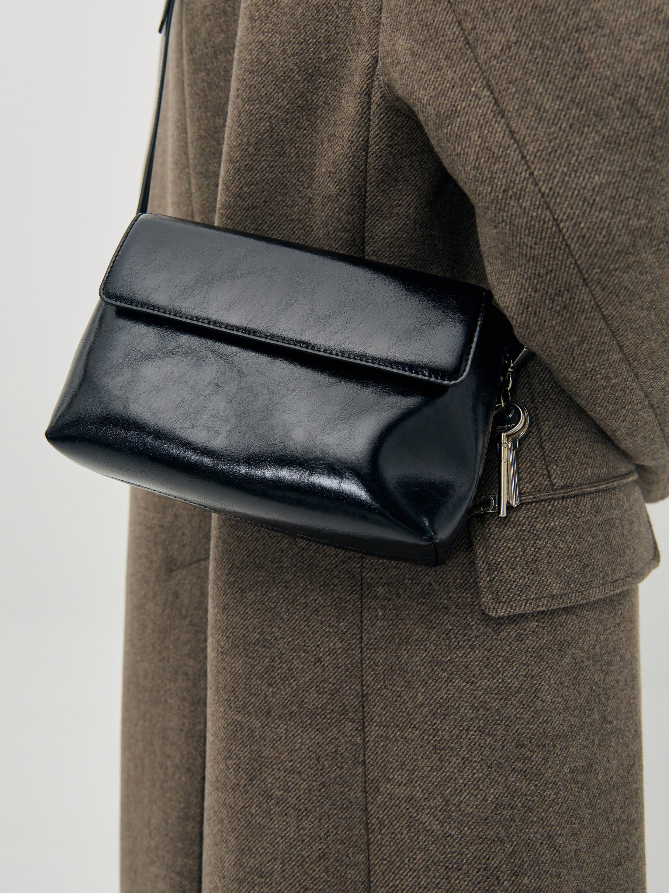 LOW CLASSIC】 LEATHER MINI BAG : BLACK