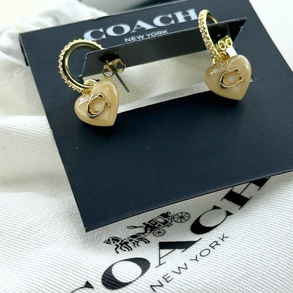 コーチ レディース ハート ピアス 小さい スタッドピアス ブランド ゴールド 両耳ピアス かわいい 大人 おしゃれ 女性ギフト 誕生日プレゼント 結婚式 お呼ばれ 結婚記念日 プレゼント 妻 彼女 コーチ レディース ハート ピアス 小さい スタッドピアス ブランド ゴールド 両耳ピアス かわいい 大人 おしゃれ 女性ギフト 誕生日プレゼント 結婚式 お呼ばれ 結婚記念日 プレゼント 妻 彼女