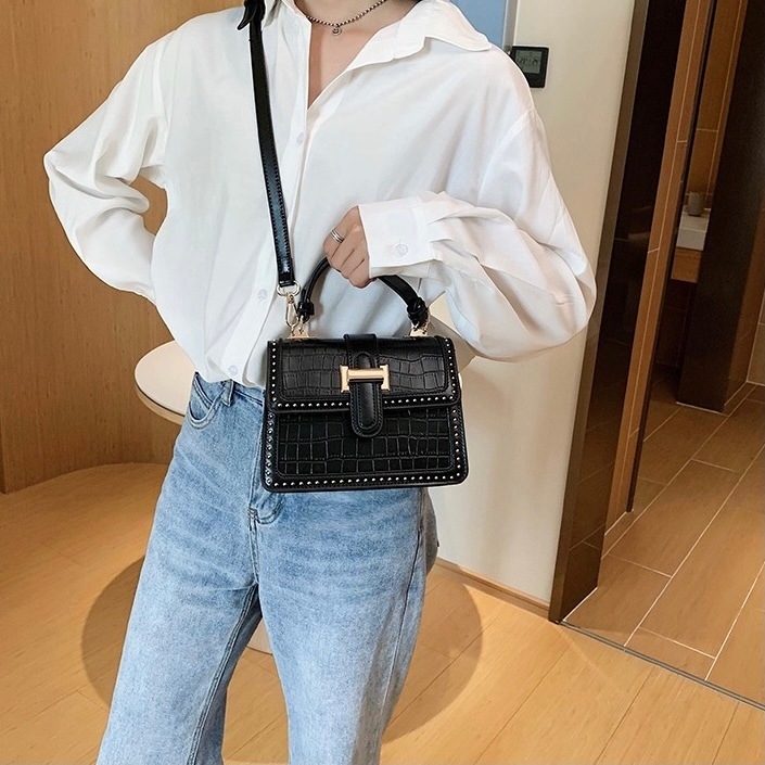 3色 ショルダーバッグ ハンドバッグ レディース 手持ちバッグ 手持ちカバン ミニバッグ 小バッグ 手提げ 肩掛け 斜めがけ 小さめ 2way カジュアル かわいい おしゃれ お財布 スマホ 旅行 韓