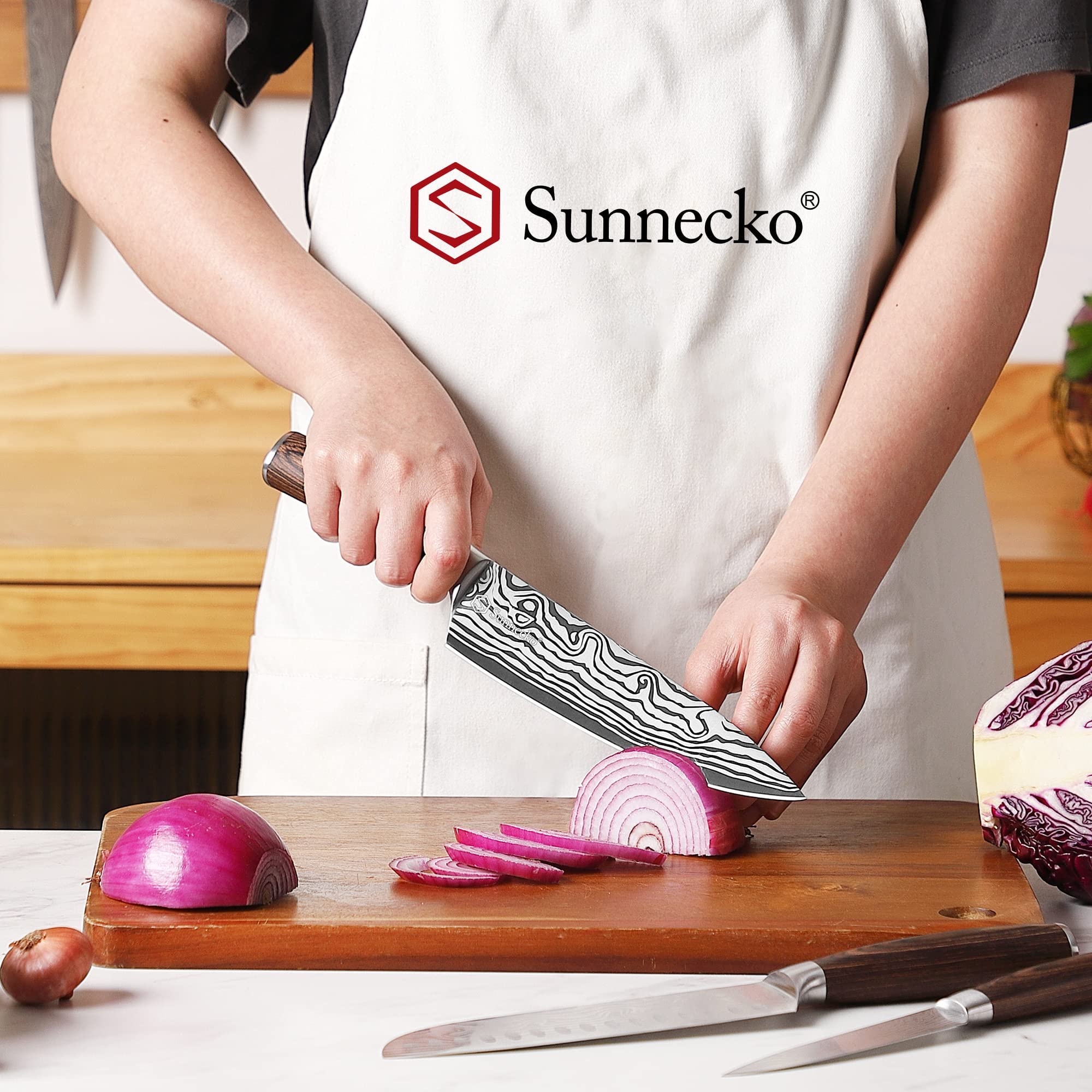 Sunnecko 包丁 牛刀 203mm ステンレス 鞘付き 木柄 料理包丁 切れる包丁 左利き対応 両刃 ダマスカス模様 パン切り 肉切り包丁 万能 おしゃれ 贈り物 (シェフナイフ203MM) Sunnecko 包丁 牛刀 203mm ステンレス 鞘付き 木柄 料理包丁 切れる包丁 左利き対応 両刃 ダマスカス模様 パン切り 肉切り包丁 万能 おしゃれ 贈り物 (シェフナイフ203MM)