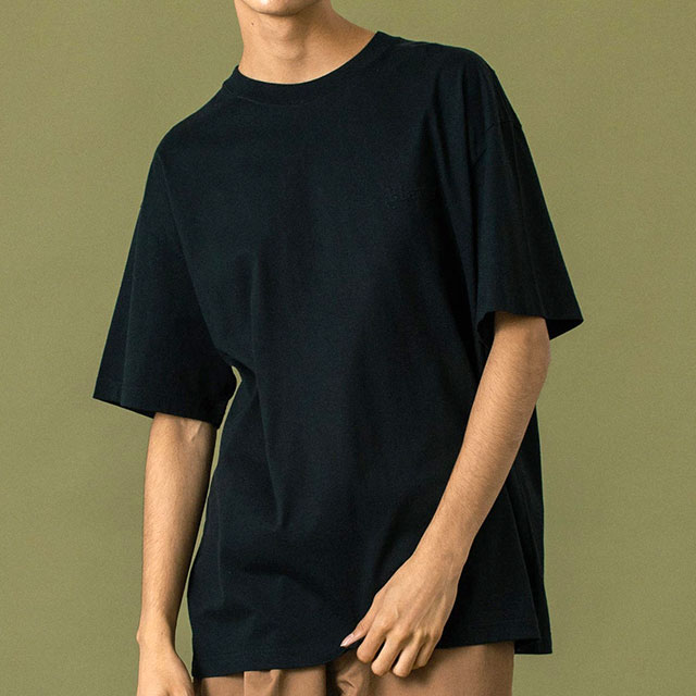 メール便 エンボスド オールドイングリッシュ ショートスリーブ Tシャツ [101253011031] メンズ x-large エックスラージ トップス 半袖 BLACK 正規取扱店