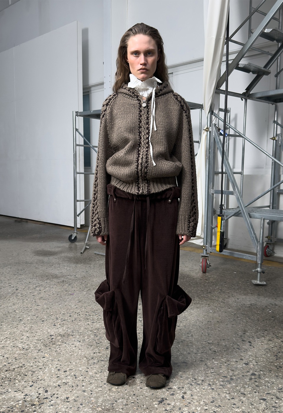 【OPEN Yy】 25FW ROLLED WAIST VELOUR CARGO PANTS : BROWN 【OPEN Yy】 25FW ROLLED WAIST VELOUR CARGO PANTS : BROWN