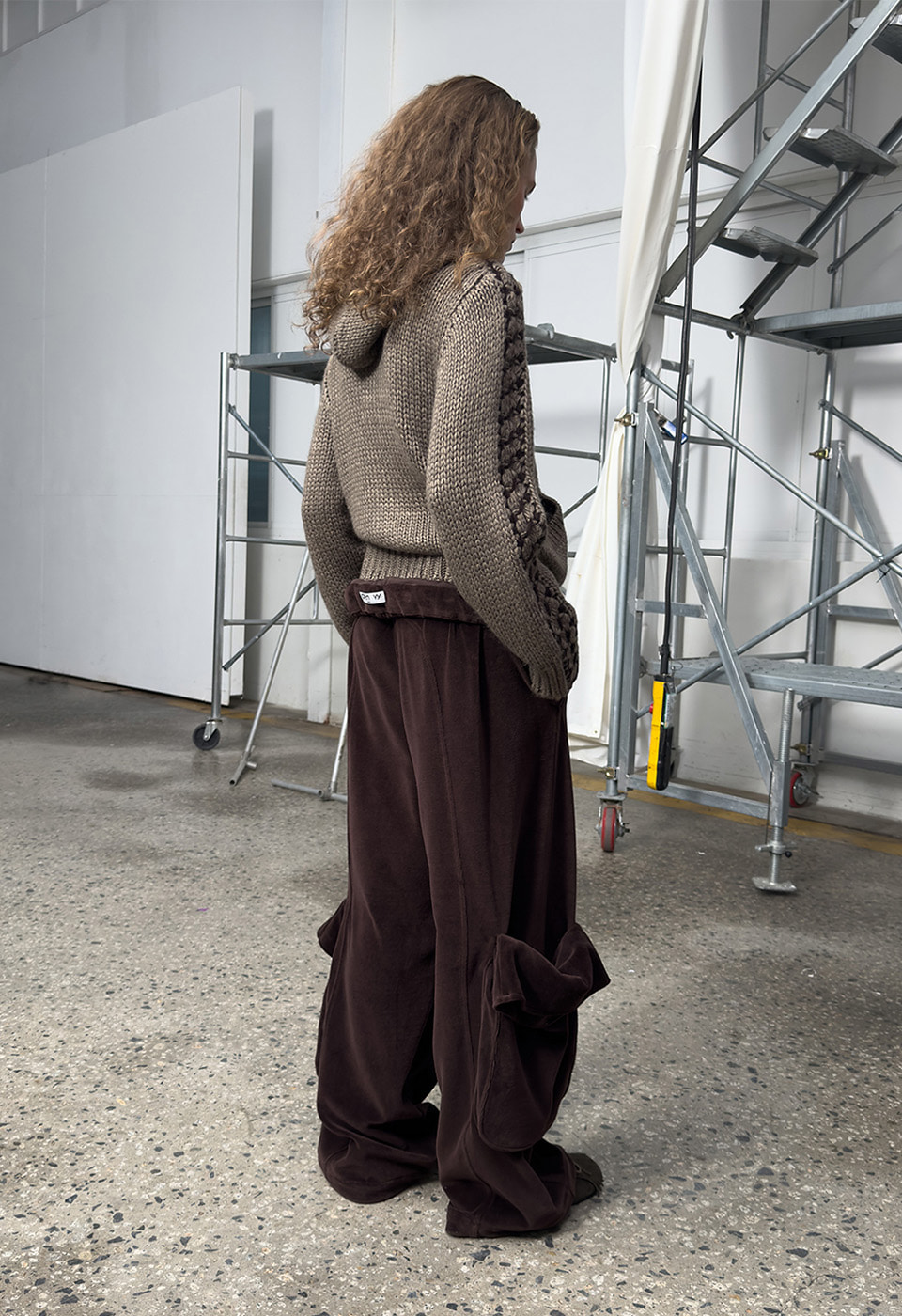 【OPEN Yy】 25FW ROLLED WAIST VELOUR CARGO PANTS : BROWN 【OPEN Yy】 25FW ROLLED WAIST VELOUR CARGO PANTS : BROWN