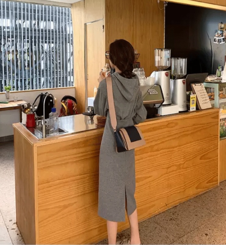 ワンピース スウェット 膝丈 ひざ丈 膝下 長袖 ドロップショルダー 萌袖 タイト ストレート 切り替えデザイン ギャザー スリット バックスリット フード付き ハイウエスト かわいい 大人可愛い ワンピース スウェット 膝丈 ひざ丈 膝下 長袖 ドロップショルダー 萌袖 タイト ストレート 切り替えデザイン ギャザー スリット バックスリット フード付き ハイウエスト かわいい 大人可愛い