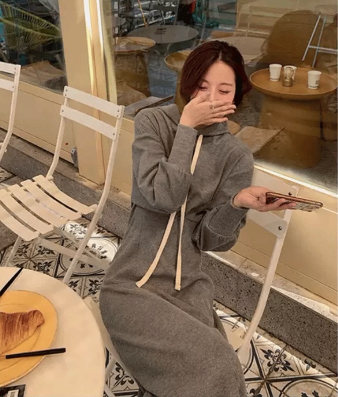 ワンピース スウェット 膝丈 ひざ丈 膝下 長袖 ドロップショルダー 萌袖 タイト ストレート 切り替えデザイン ギャザー スリット バックスリット フード付き ハイウエスト かわいい 大人可愛い ワンピース スウェット 膝丈 ひざ丈 膝下 長袖 ドロップショルダー 萌袖 タイト ストレート 切り替えデザイン ギャザー スリット バックスリット フード付き ハイウエスト かわいい 大人可愛い