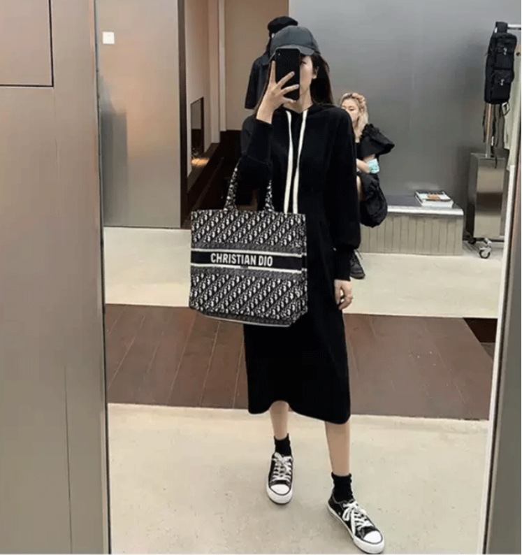 ワンピース スウェット 膝丈 ひざ丈 膝下 長袖 ドロップショルダー 萌袖 タイト ストレート 切り替えデザイン ギャザー スリット バックスリット フード付き ハイウエスト かわいい 大人可愛い ワンピース スウェット 膝丈 ひざ丈 膝下 長袖 ドロップショルダー 萌袖 タイト ストレート 切り替えデザイン ギャザー スリット バックスリット フード付き ハイウエスト かわいい 大人可愛い