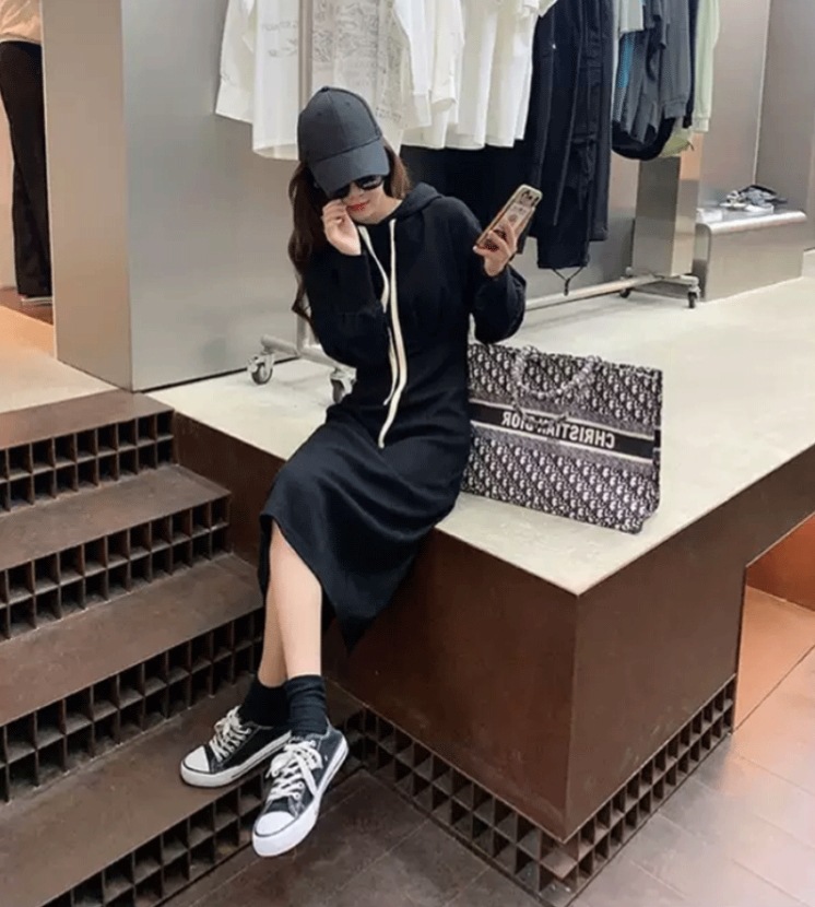 ワンピース スウェット 膝丈 ひざ丈 膝下 長袖 ドロップショルダー 萌袖 タイト ストレート 切り替えデザイン ギャザー スリット バックスリット フード付き ハイウエスト かわいい 大人可愛い ワンピース スウェット 膝丈 ひざ丈 膝下 長袖 ドロップショルダー 萌袖 タイト ストレート 切り替えデザイン ギャザー スリット バックスリット フード付き ハイウエスト かわいい 大人可愛い