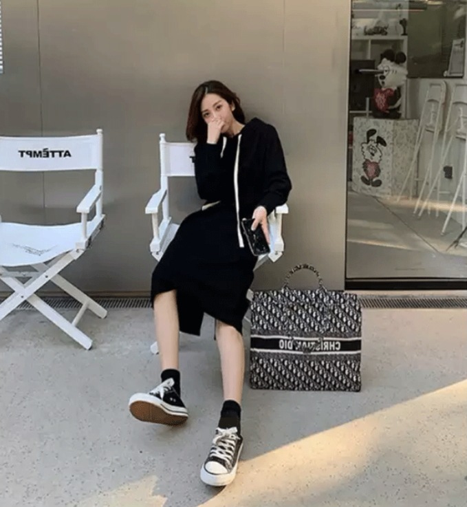 ワンピース スウェット 膝丈 ひざ丈 膝下 長袖 ドロップショルダー 萌袖 タイト ストレート 切り替えデザイン ギャザー スリット バックスリット フード付き ハイウエスト かわいい 大人可愛い ワンピース スウェット 膝丈 ひざ丈 膝下 長袖 ドロップショルダー 萌袖 タイト ストレート 切り替えデザイン ギャザー スリット バックスリット フード付き ハイウエスト かわいい 大人可愛い