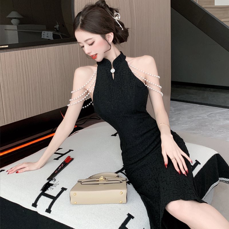 春先の女性のためのセクシーな新しい風改良ベルベットチャイナドレスイブニングドレスロイヤルシスター気質スリムホルターネックドレス