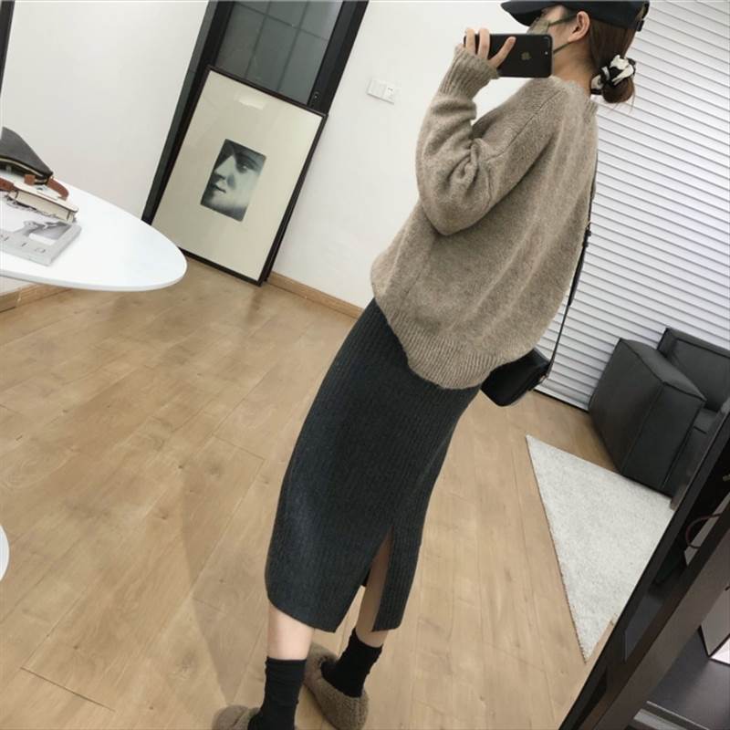 ロゴ ラウンドネック ニットセーター レディース トップス ニット セーター 長袖 ドロップショルダー 襟なし かわいい 大人可愛い シンプル カジュアル おしゃれ レトロ こなれ感 ルーズ 春 秋