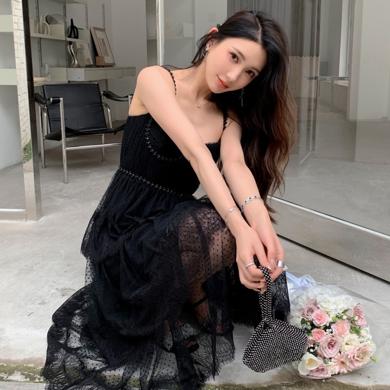 有名人の女性の服2025春と夏の新しいクラシックブラック・トレンドダイヤモンドドレスセクシーなスリングロングスカート 有名人の女性の服2025春と夏の新しいクラシックブラック・トレンドダイヤモンドドレスセクシーなスリングロングスカート