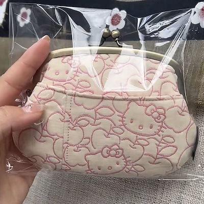 ハローキティ HELLO KITTY　ぬいぐるみ　バッグ　がま口　ポーチ ハローキティ HELLO KITTY ぬいぐるみ バッグ がま口 ポーチ