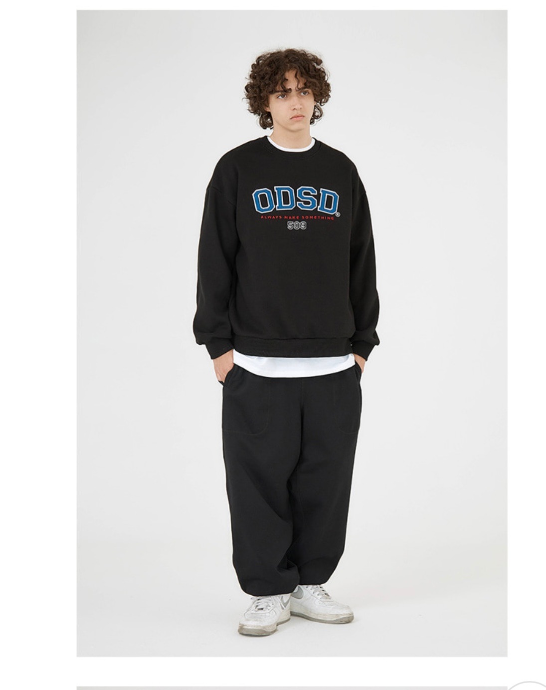 ( ユニセックス )アップリケ ロゴ マンツーマンTシャツ - 6色 特 羊毛 起毛 生地 ( ユニセックス )アップリケ ロゴ マンツーマンTシャツ - 6色 特 羊毛 起毛 生地