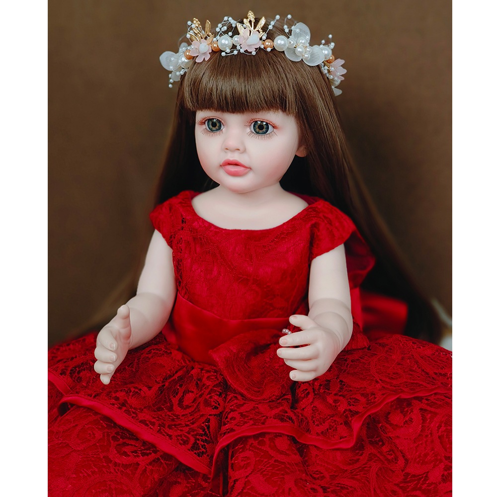 シミュレーション女の子の赤いドレスアップ人形は人形のおもちゃのギフトボックスに同行するために水に入ることができます シミュレーション女の子の赤いドレスアップ人形は人形のおもちゃのギフトボックスに同行するために水に入ることができます