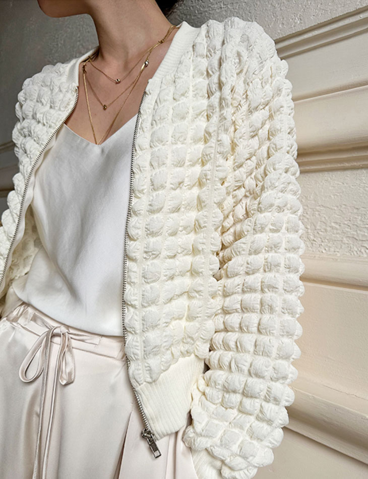 【2025新作 急速出荷】ぽこぽこ ショート丈 ジップアップ ブルゾン ジャケット ホワイト ブラック 白 黒 アウター 羽織り 長袖 無地 可愛い フェミニン ガーリー 上品 きれいめ 秋 冬 レデ