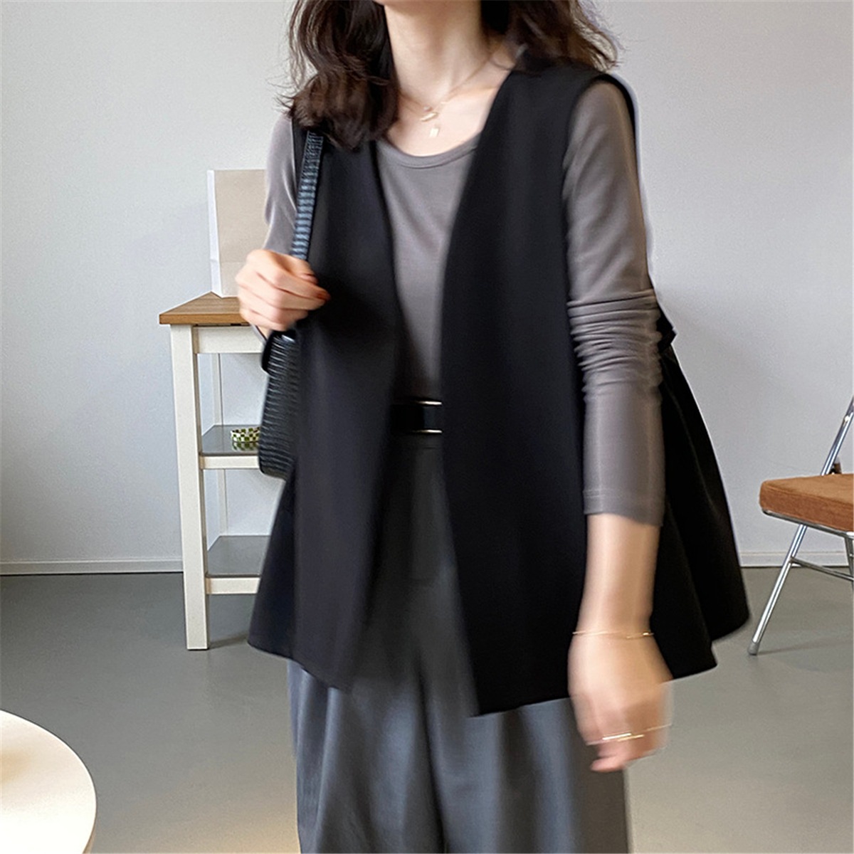 トップス ベスト ロング ロング丈 袖なし ノースリーブ Vネック 前開き きれいめ シンプル 大人 上品 おしゃれ お洒落 かっこいい レトロ こなれ感 個性的 抜け感 無地 春 秋 冬 10代