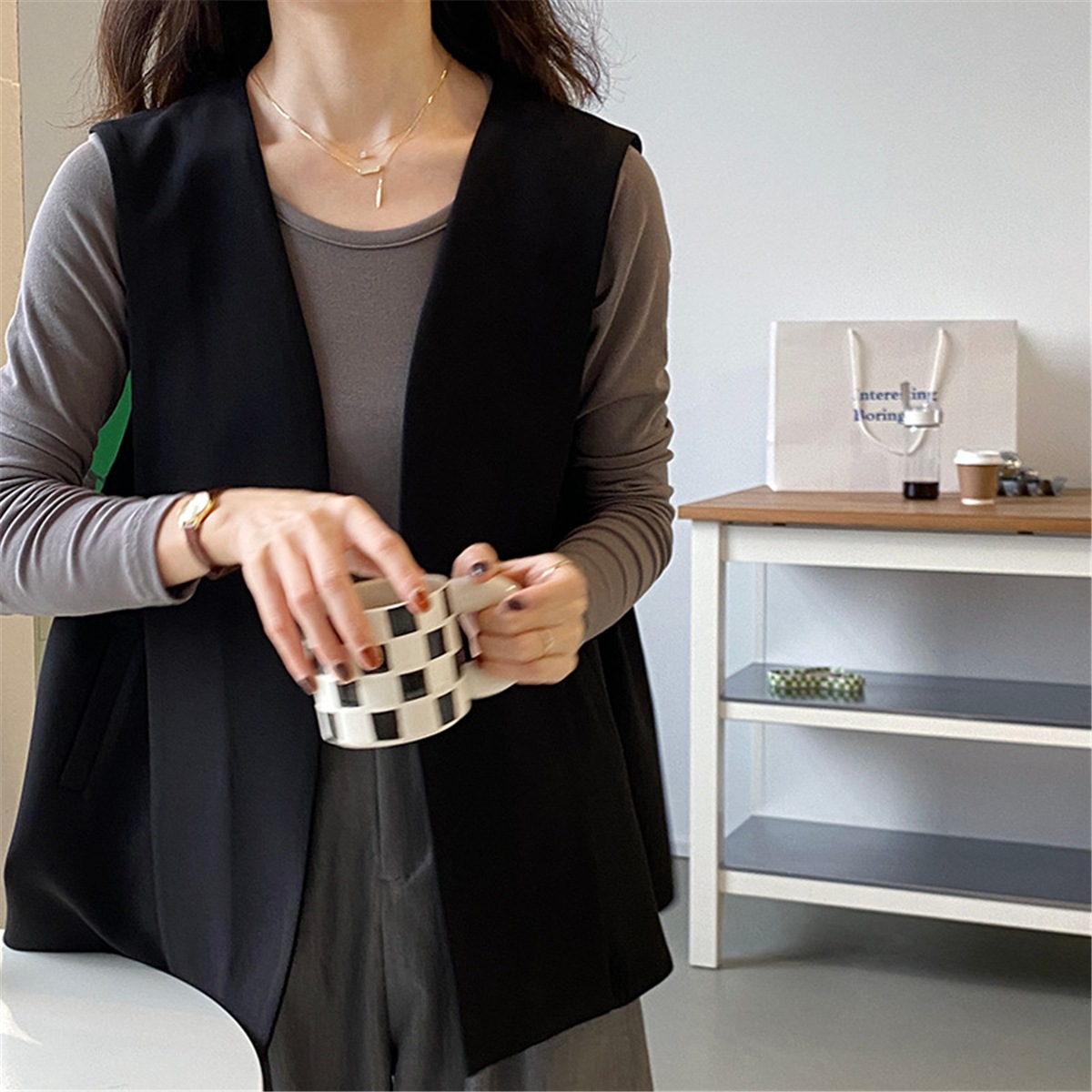 トップス ベスト ロング ロング丈 袖なし ノースリーブ Vネック 前開き きれいめ シンプル 大人 上品 おしゃれ お洒落 かっこいい レトロ こなれ感 個性的 抜け感 無地 春 秋 冬 10代