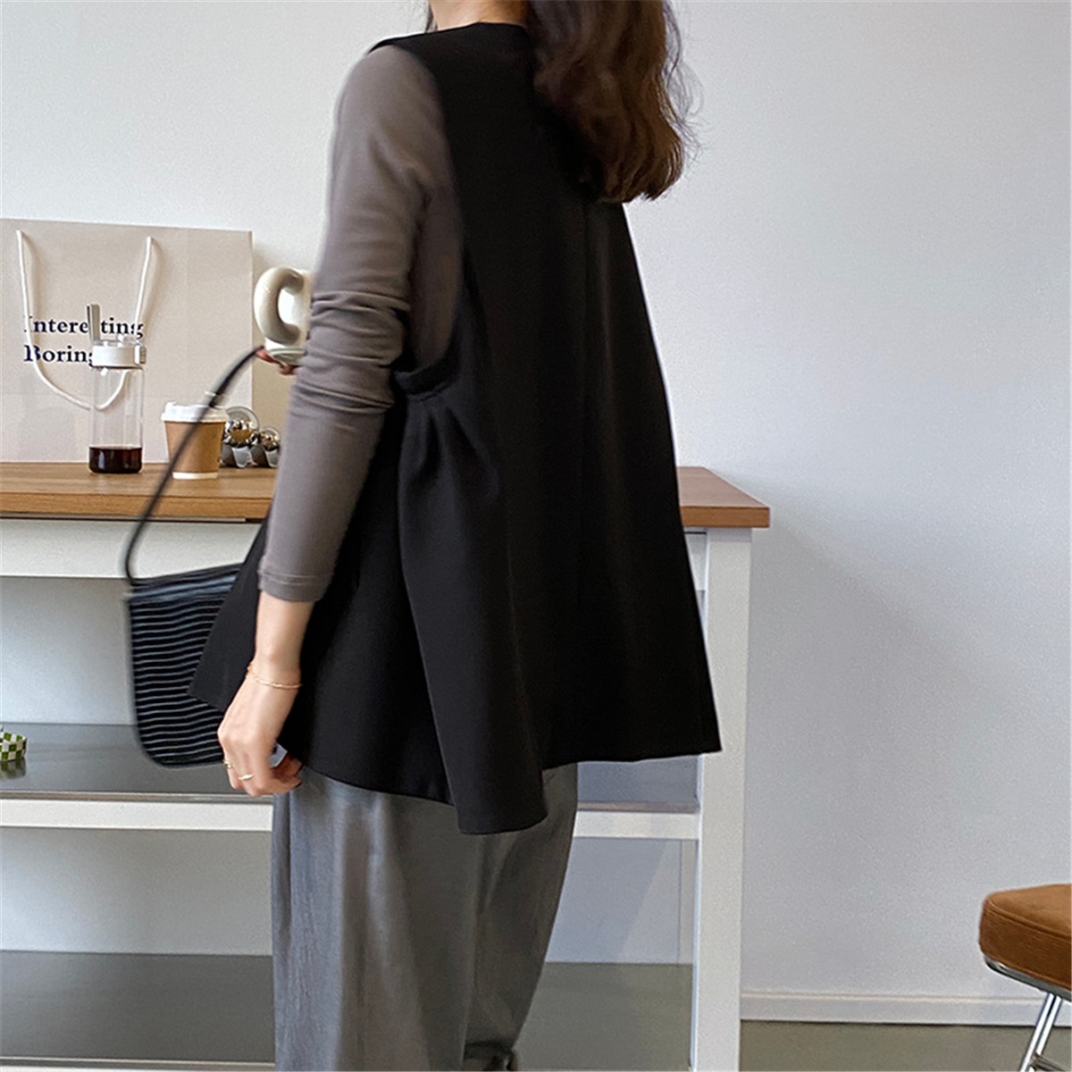 トップス ベスト ロング ロング丈 袖なし ノースリーブ Vネック 前開き きれいめ シンプル 大人 上品 おしゃれ お洒落 かっこいい レトロ こなれ感 個性的 抜け感 無地 春 秋 冬 10代