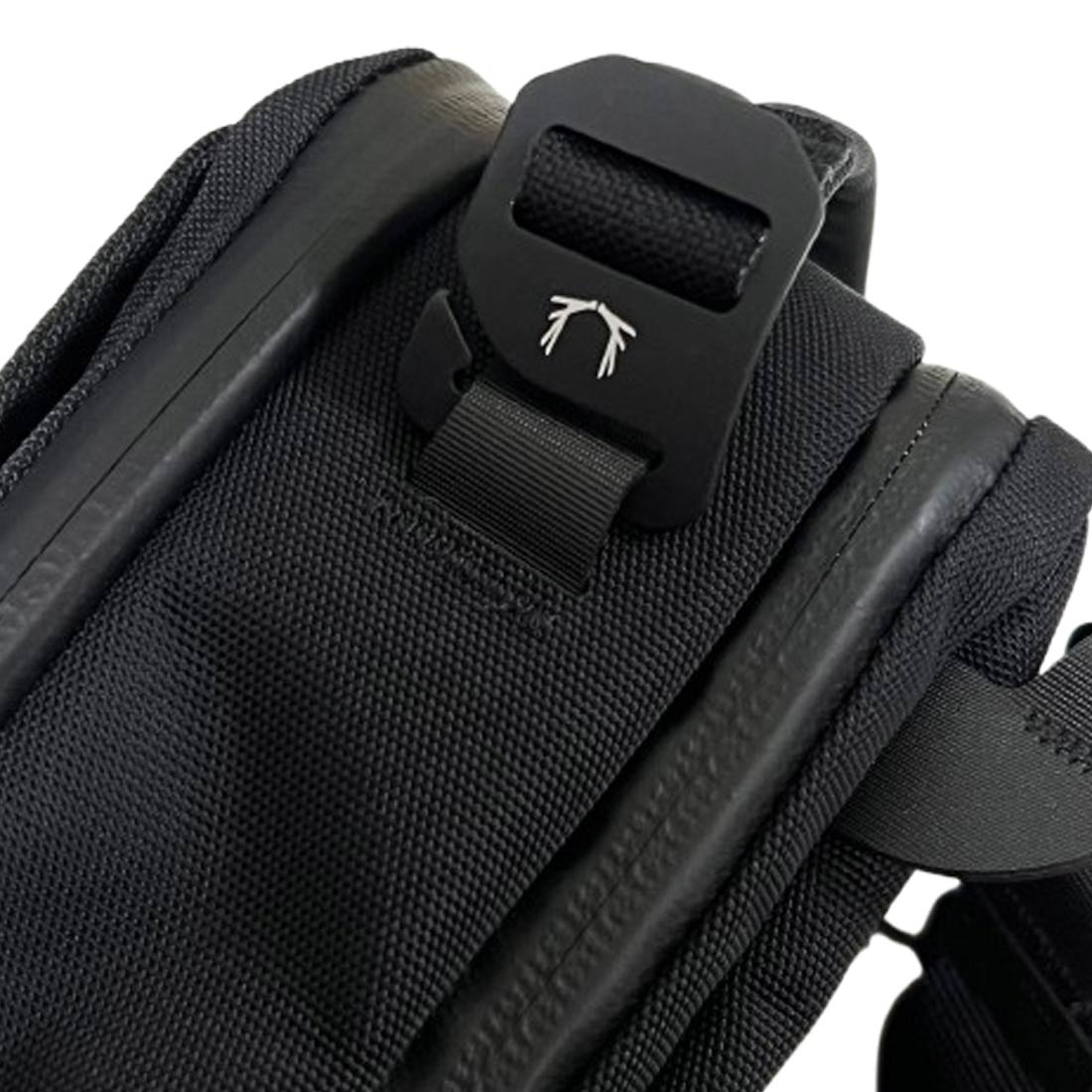 Black Ember コンパック ショルダーバッグ ボディバッグ ポーチ 多機能 ガジェット オーガナイザー ブラック 旅行 KOMPAK 5L 90000_7