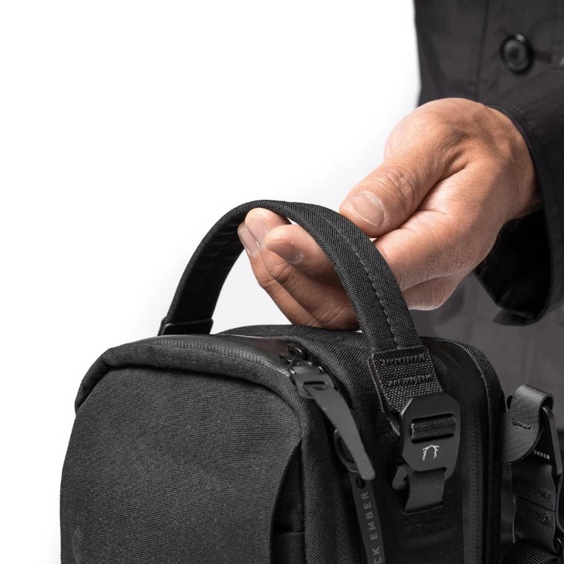 Black Ember コンパック ショルダーバッグ ボディバッグ ポーチ 多機能 ガジェット オーガナイザー ブラック 旅行 KOMPAK 5L 90000_9
