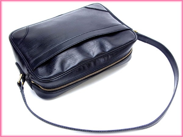 ルイヴィトン Louis Vuitton ショルダーバッグ /斜めがけショルダー /トロカデロ24 エピ M51276 ブラック PVC×レザー (あす楽対応)(廃盤レア)【中古】 Y181 . ルイヴィトン Louis Vuitton ショルダーバッグ /斜めがけショルダー /トロカデロ24 エピ M51276 ブラック PVC×レザー (あす楽対応)(廃盤レア)【中古】 Y181 .