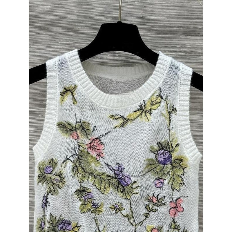 高定南油针织轻薄款重工艺嵌花刺绣浪漫花卉马海毛小背心上衣 高定南油针织轻薄款重工艺嵌花刺绣浪漫花卉马海毛小背心上衣