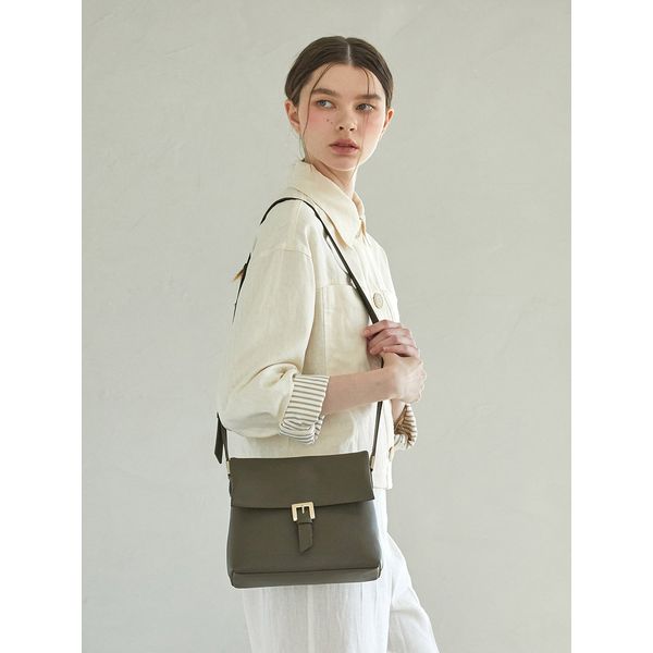 (Monsac) モナックボリススクエア牛革クロスボディバッグミディアムカーキ AL13-2244-KH (Monsac) モナックボリススクエア牛革クロスボディバッグミディアムカーキ AL13-2244-KH