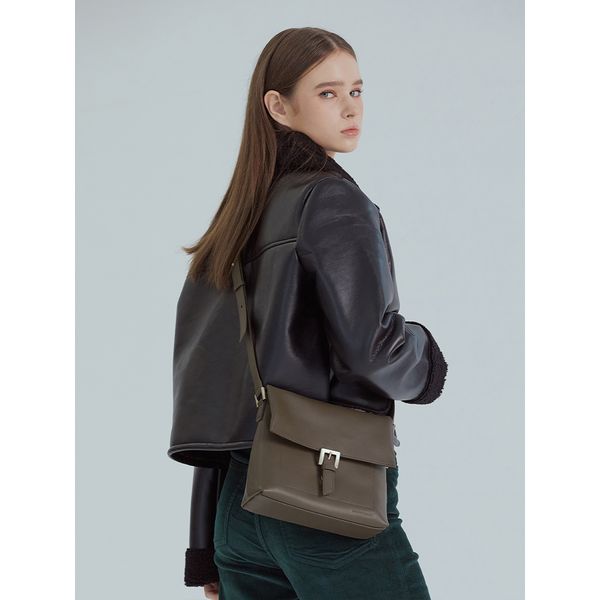 (Monsac) モナックボリススクエア牛革クロスボディバッグミディアムカーキ AL13-2244-KH (Monsac) モナックボリススクエア牛革クロスボディバッグミディアムカーキ AL13-2244-KH