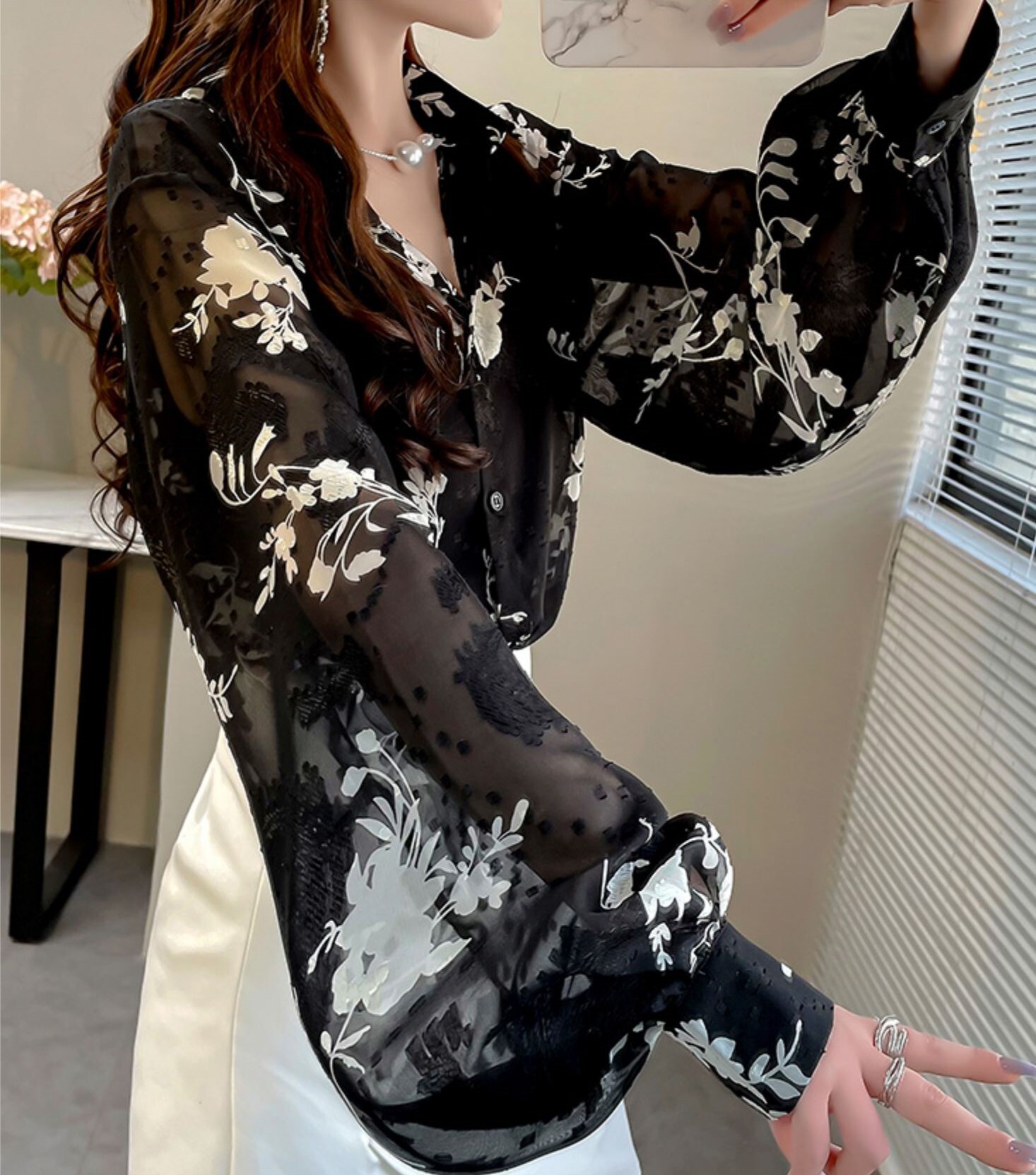 トップス シャツ ブラウス 白シャツ 白トップス 長袖 ボリューム袖 バルーン袖 ドロップショルダー 襟付き ワイド 刺繍 前開き 透け感 シースルー 大人可愛い きれいめ おしゃれ お洒落 大人女子 トップス シャツ ブラウス 白シャツ 白トップス 長袖 ボリューム袖 バルーン袖 ドロップショルダー 襟付き ワイド 刺繍 前開き 透け感 シースルー 大人可愛い きれいめ おしゃれ お洒落 大人女子