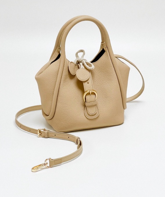 ハンドバック ショルダーバック 2WAYベルトバッグ 金具ベルト 韓国 レディース オルチャン 白 斜め掛けバッグ 通勤バッグ 肩がけ 手持ち シンプル 無地 お出かけ レトロ 使いやすい