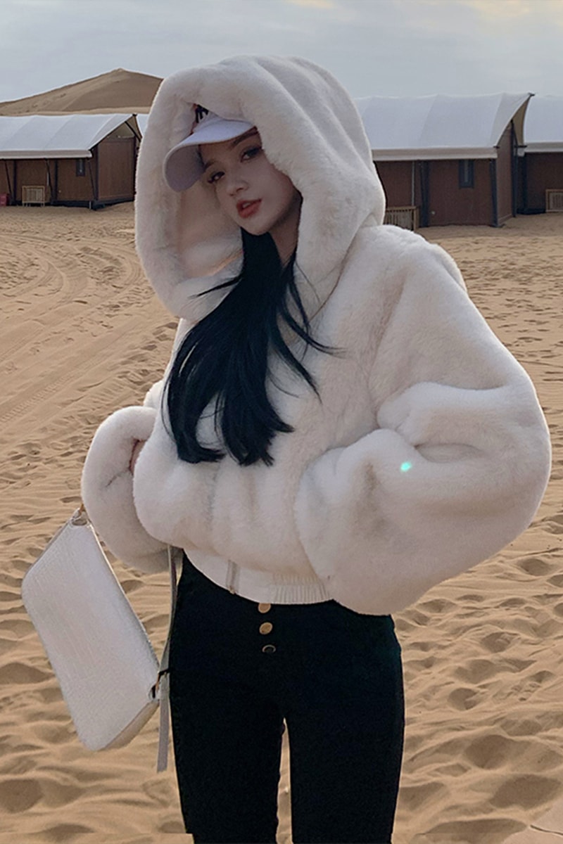 2色 アウター ジャケット パーカー レディース 冬 かわいい きれいめ 個性的 暖かい もこもこアウター ボア ジャケット ショート丈 長袖 ボリューム袖 萌袖 ジッパー BIGシルエット もこもこ