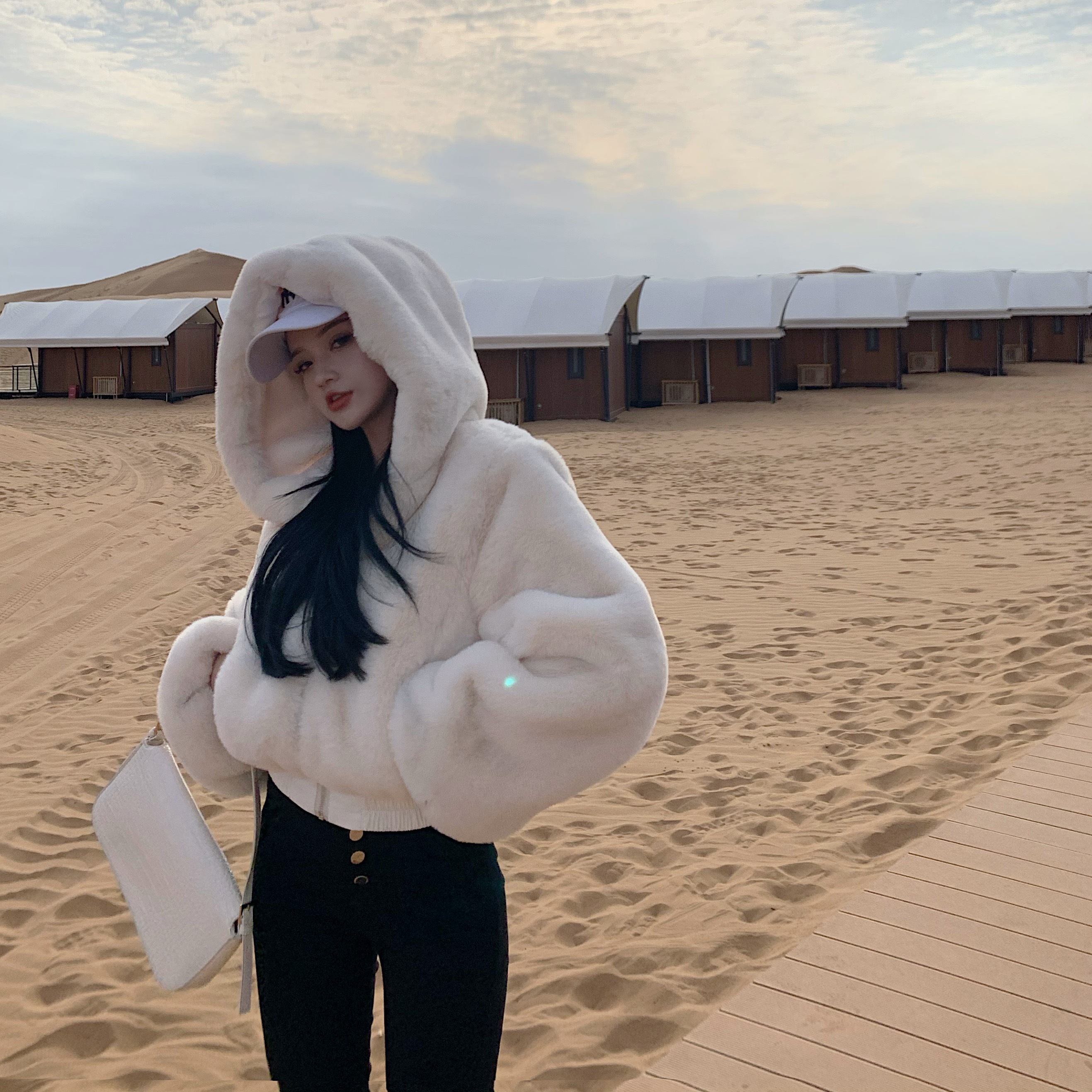 2色 アウター ジャケット パーカー レディース 冬 かわいい きれいめ 個性的 暖かい もこもこアウター ボア ジャケット ショート丈 長袖 ボリューム袖 萌袖 ジッパー BIGシルエット もこもこ