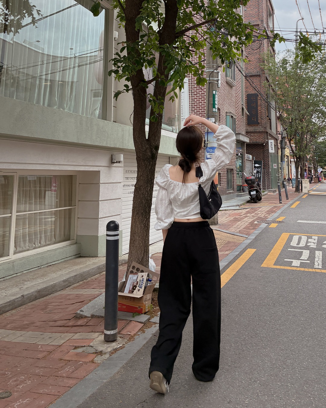 アンデュー刺繍リボンブラウス韓国ファッション レディース アンデュー刺繍リボンブラウス韓国ファッション レディース