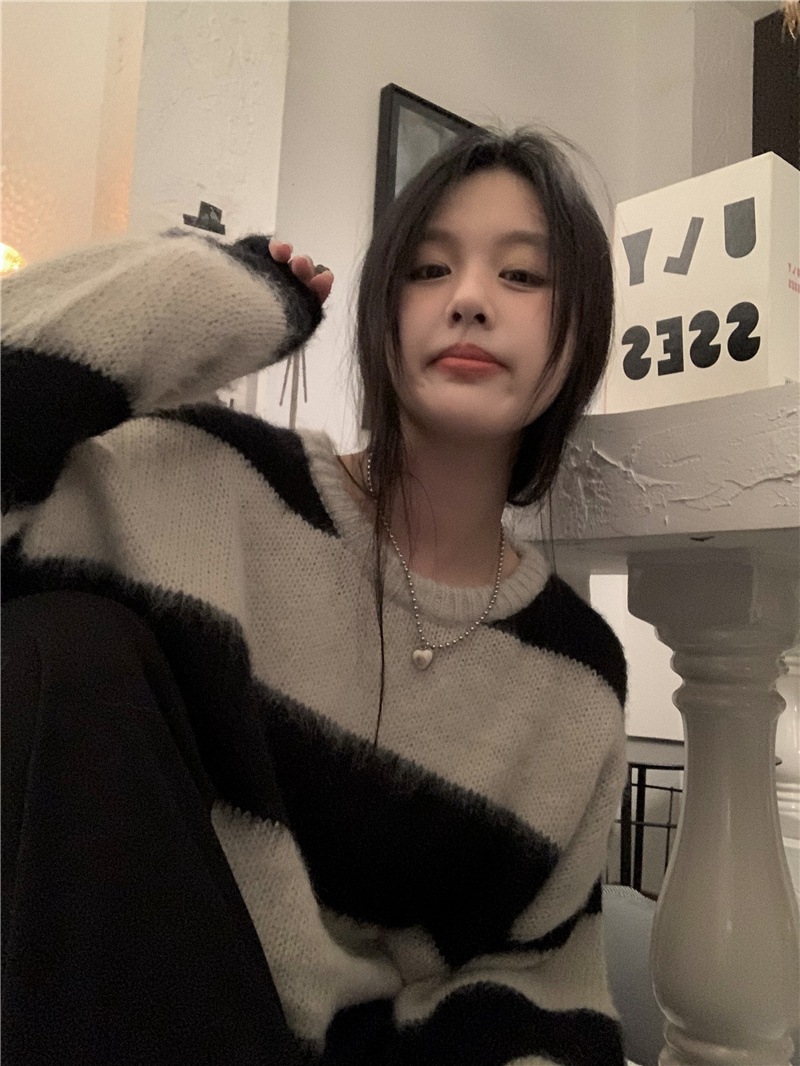 トップス セーター 長袖 萌袖 ラウンドネック もこもこ モコモコ ふわふわ かわいい 大人可愛い