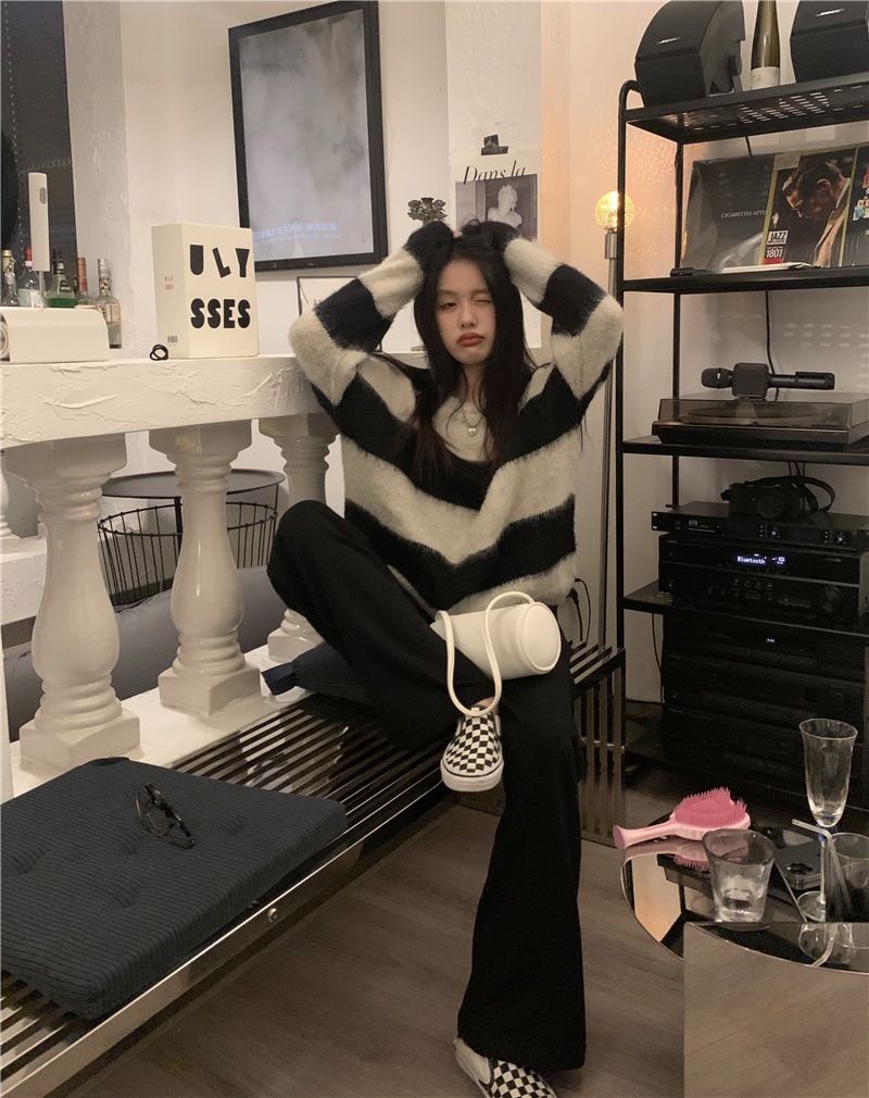 トップス セーター 長袖 萌袖 ラウンドネック もこもこ モコモコ ふわふわ かわいい 大人可愛い