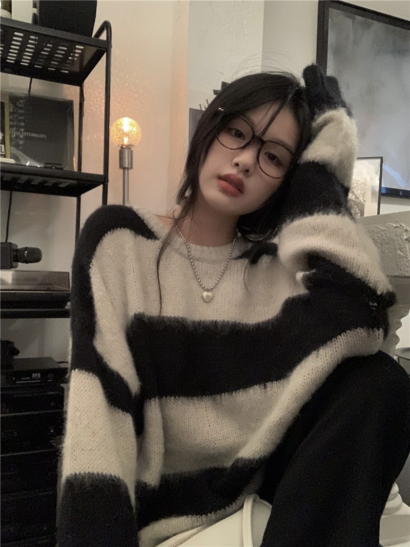 トップス セーター 長袖 萌袖 ラウンドネック もこもこ モコモコ ふわふわ かわいい 大人可愛い