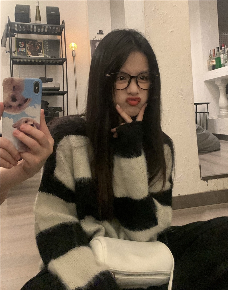 トップス セーター 長袖 萌袖 ラウンドネック もこもこ モコモコ ふわふわ かわいい 大人可愛い