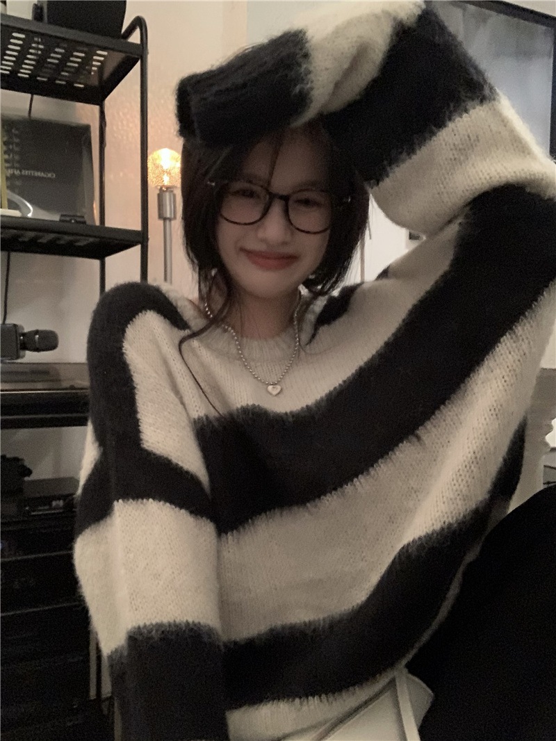 トップス セーター 長袖 萌袖 ラウンドネック もこもこ モコモコ ふわふわ かわいい 大人可愛い