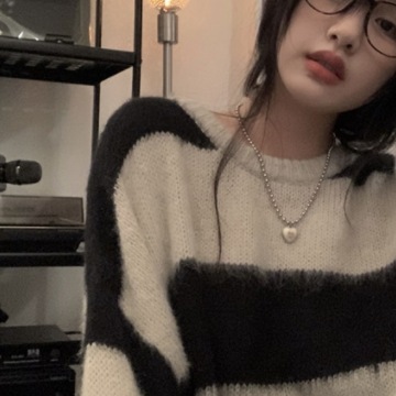 トップス セーター 長袖 萌袖 ラウンドネック もこもこ モコモコ ふわふわ かわいい 大人可愛い