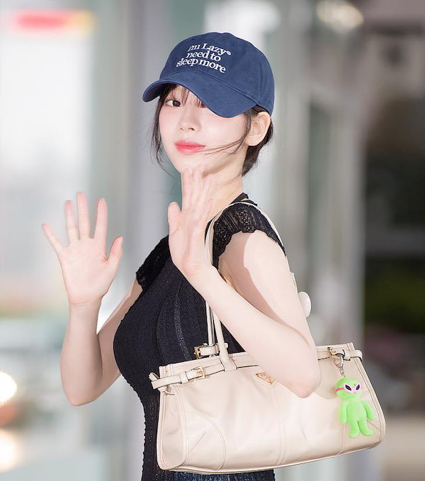 aespa カリナ愛用 エイリアン キーリング キーホルダー HOODHOOD Amazon.co.jp: aespa カリナ愛用 エイリアン キーリング