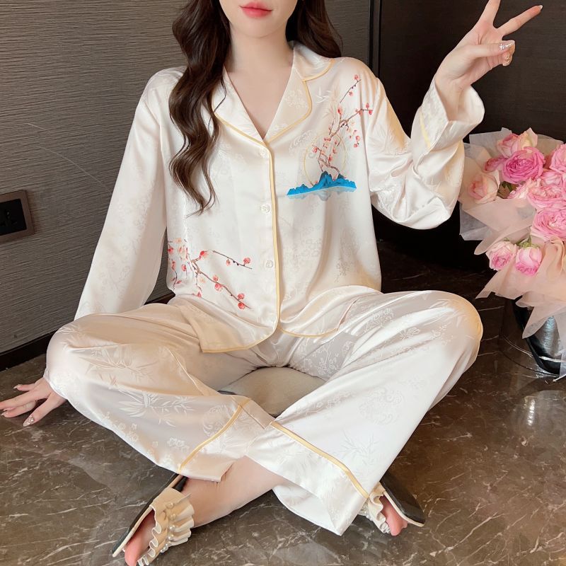 【2025新品登场快速出荷】気質 開き襟 外出着用可能 生地が柔らかく快適です セットアップ ルームウェア お肌に優しい 滑らか トップス+ズボン 薄手 レトロ 高級感 新作シルクような生地パジャマ 【2025新品登场快速出荷】気質 開き襟 外出着用可能 生地が柔らかく快適です セットアップ ルームウェア お肌に優しい 滑らか トップス+ズボン 薄手 レトロ 高級感 新作シルクような生地パジャマ