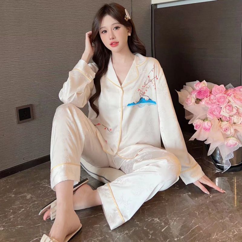 【2025新品登场快速出荷】気質 開き襟 外出着用可能 生地が柔らかく快適です セットアップ ルームウェア お肌に優しい 滑らか トップス+ズボン 薄手 レトロ 高級感 新作シルクような生地パジャマ 【2025新品登场快速出荷】気質 開き襟 外出着用可能 生地が柔らかく快適です セットアップ ルームウェア お肌に優しい 滑らか トップス+ズボン 薄手 レトロ 高級感 新作シルクような生地パジャマ