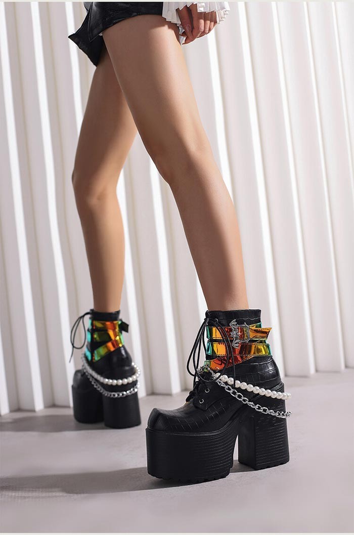 人気新作 厚底ブーツ レディース 大きいサイズ ショートブーツ 厚底 ハイヒール 編上げタイプ ベルト付き かっこいい ロックスタイル リベット ブーティー ベルト メタルロック 脚長効果 美足 PU 人気新作 厚底ブーツ レディース 大きいサイズ ショートブーツ 厚底 ハイヒール 編上げタイプ ベルト付き かっこいい ロックスタイル リベット ブーティー ベルト メタルロック 脚長効果 美足 PU