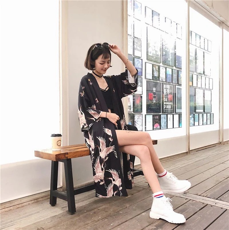 着物風 トップス 和柄 羽織 カーディガン シャツ ガウン 帯ベルト 可愛い ロング レディース 七分袖 長袖 鶴 おしゃれ 主役級 薄手 スリット ウエストベルト プリント 普段使い お出かけ 着物風 トップス 和柄 羽織 カーディガン シャツ ガウン 帯ベルト 可愛い ロング レディース 七分袖 長袖 鶴 おしゃれ 主役級 薄手 スリット ウエストベルト プリント 普段使い お出かけ
