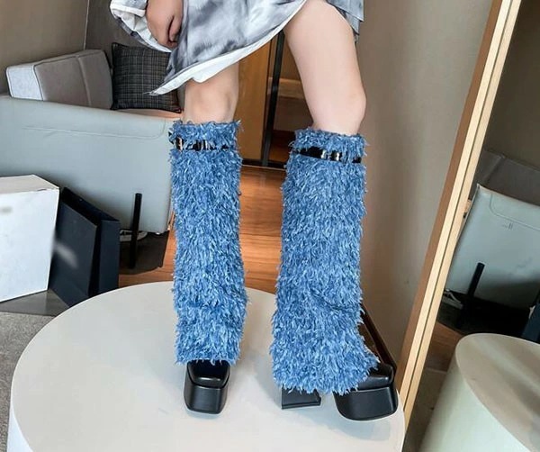 ロングブーツ レディース 厚底 太ヒール ふわふわ もこもこ ヒール14センチ 大きいサイズ 美足 ボア有り おしゃれ ファッション 秋 冬 暖かい 韓国 白 黒 青 可愛い かわいい 舞台 イベント ロングブーツ レディース 厚底 太ヒール ふわふわ もこもこ ヒール14センチ 大きいサイズ 美足 ボア有り おしゃれ ファッション 秋 冬 暖かい 韓国 白 黒 青 可愛い かわいい 舞台 イベント