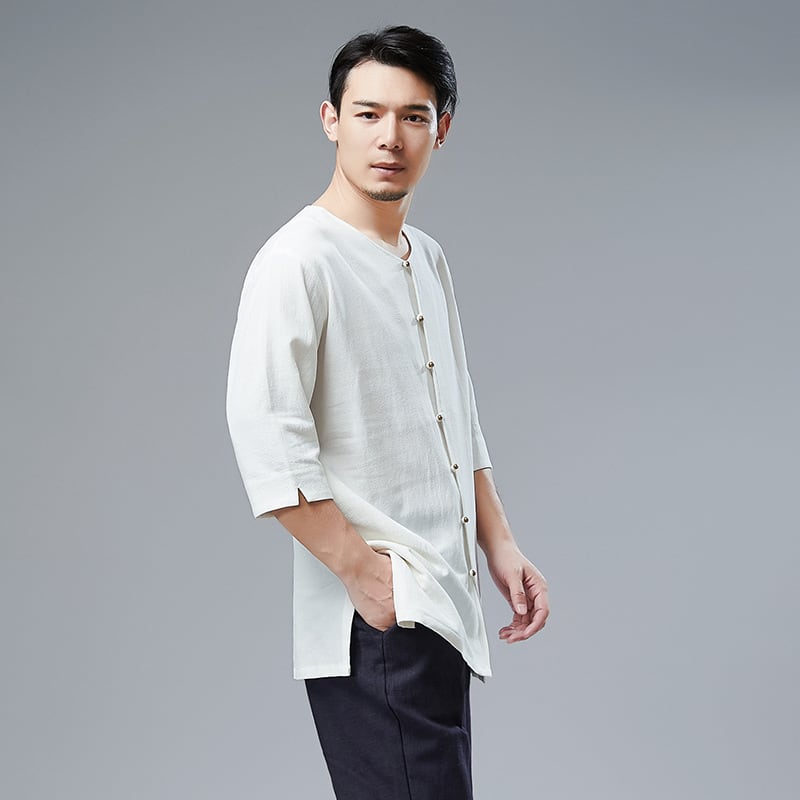 5分袖の全開チャイナTシャツフロントは鉄製の玉ボタンをループで留める仕様になっていますTシャツ メンズ